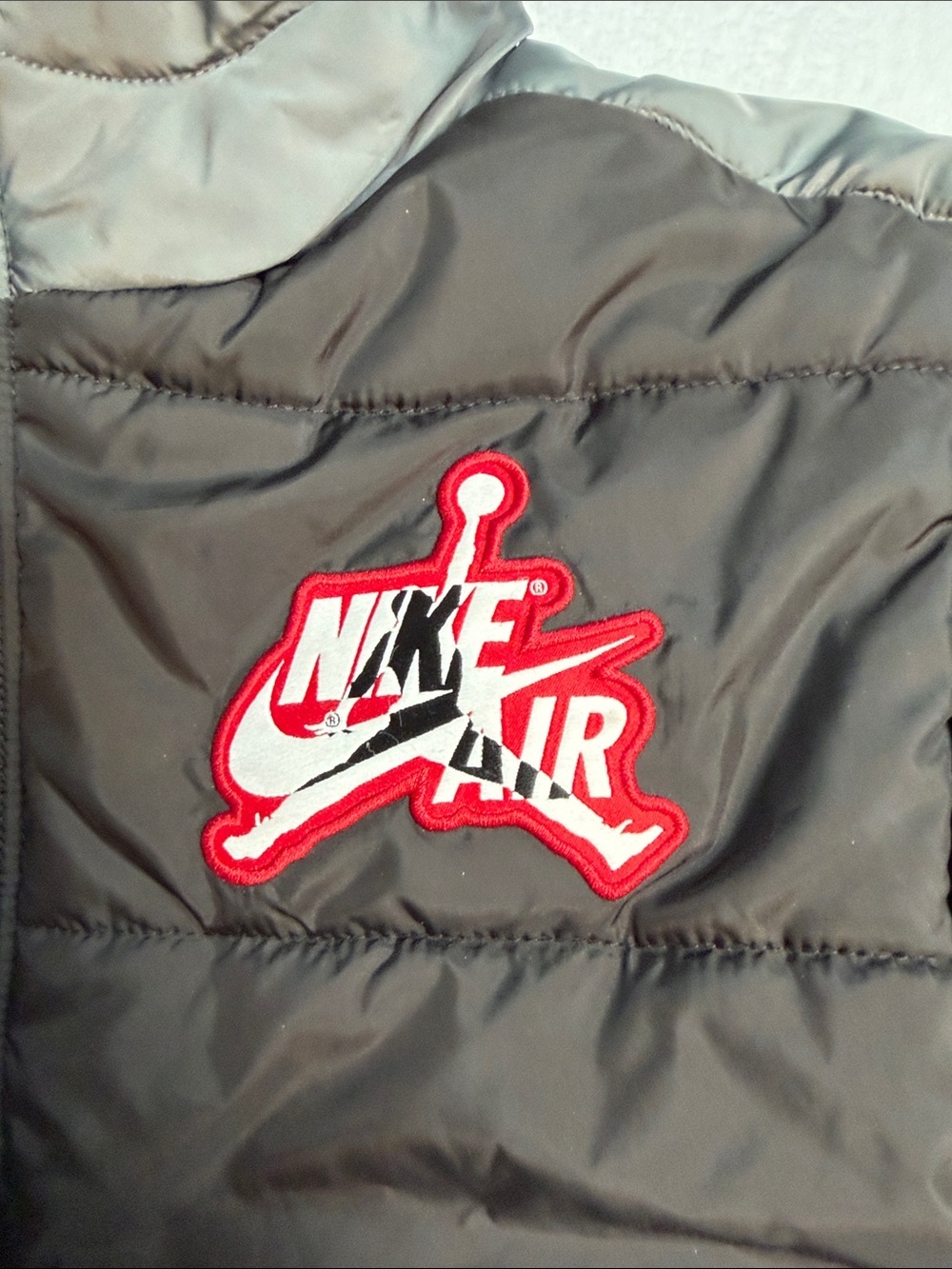 Jordan Kids Black & Gray Puffer Jacket with Red Lining - Picture 3 of 8